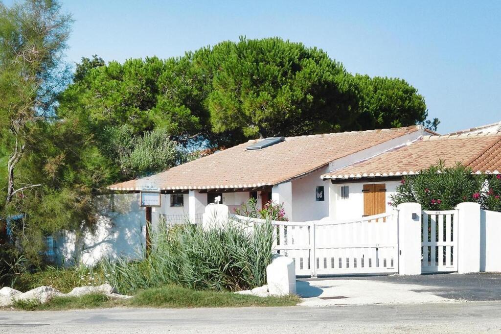 Holiday Home With Shared Pool Saintes-Maries-de-la-Mer Dış mekan fotoğraf
